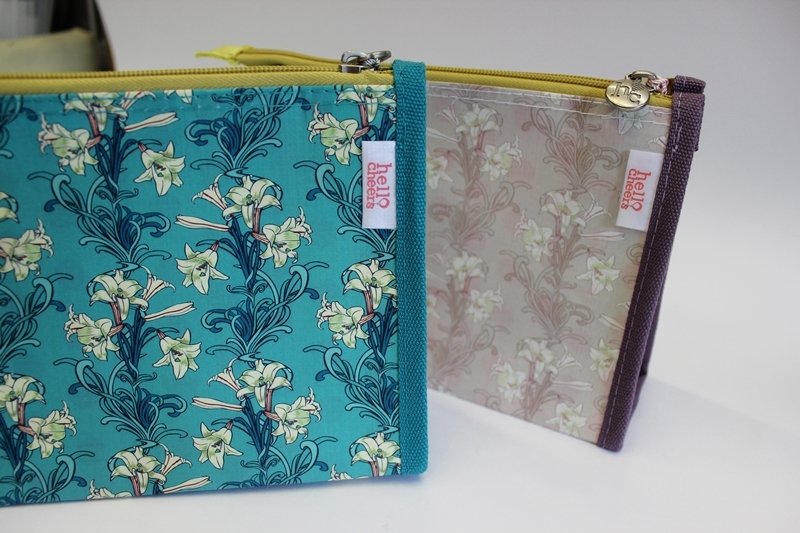 TAIWAN DNA小收纳袋-台湾百合 - 手拿包 - 塑料 