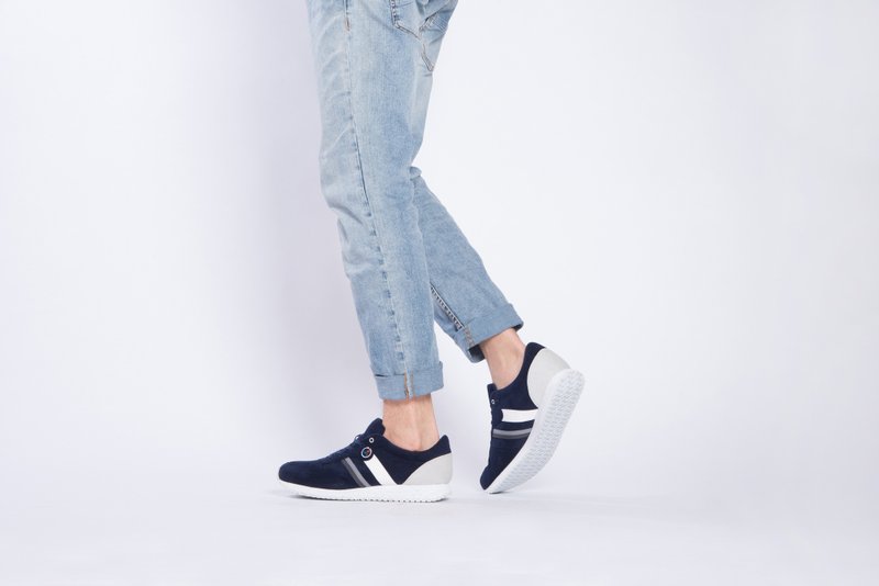 宝特瓶制休闲鞋  La Champenoise 复古慢跑鞋    深蓝色   男生款 - 男款运动鞋/球鞋 - 环保材料 蓝色