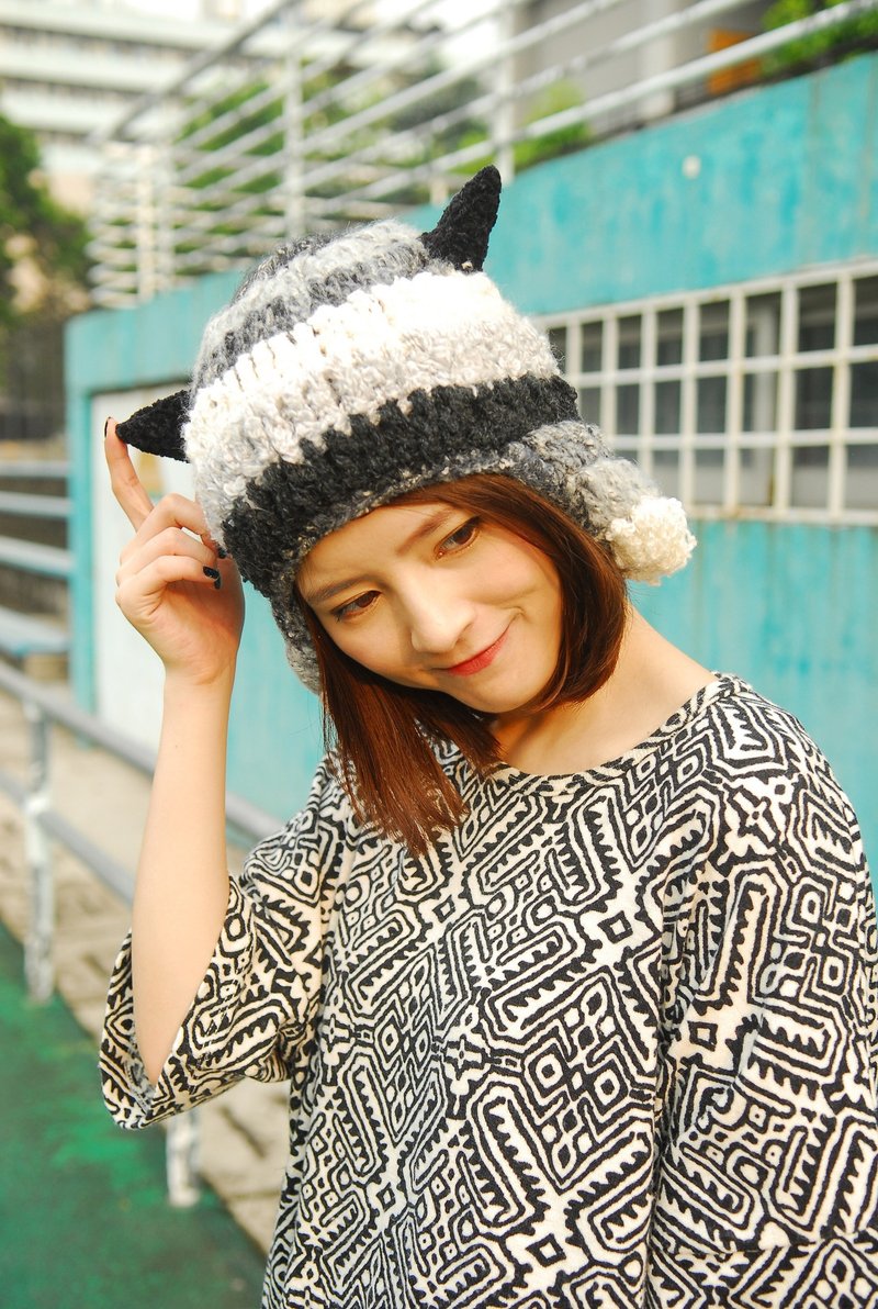 MR.STORE 手工毛线帽子 冰雪渐变小恶魔帽子 - 帽子 - 其他材质 灰色