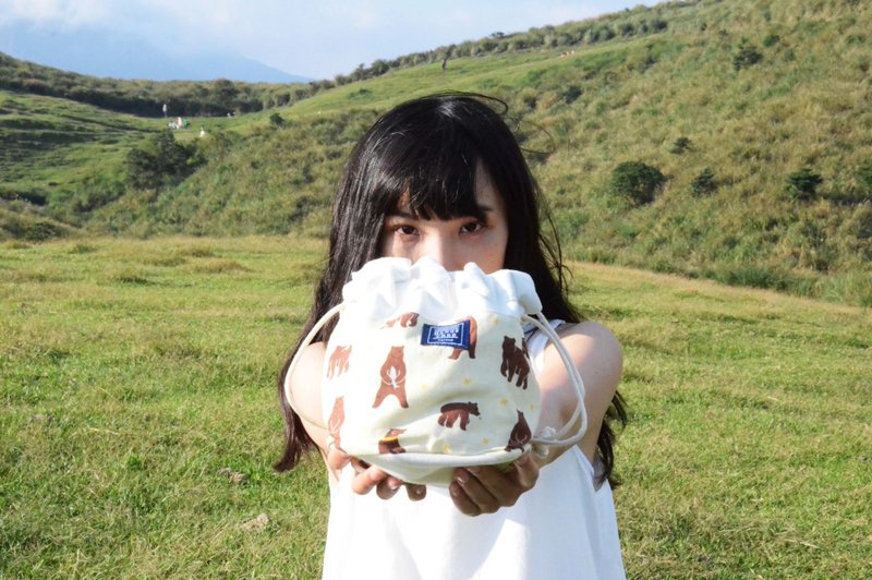 ::浏海树:: 侧背水桶包＿鹅黄底小熊 - 侧背包/斜挎包 - 其他材质 黄色