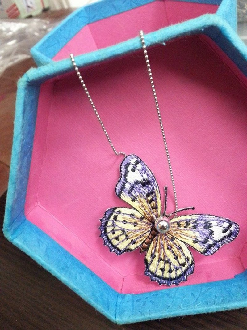 Butterfuly Necklace (B02) - 项链 - 其他材质 金色