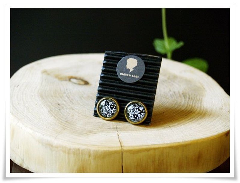 OldNew Lady-小圆型耳环系列。复古普普风(黑底白花) - 耳环/耳夹 - 其他金属 