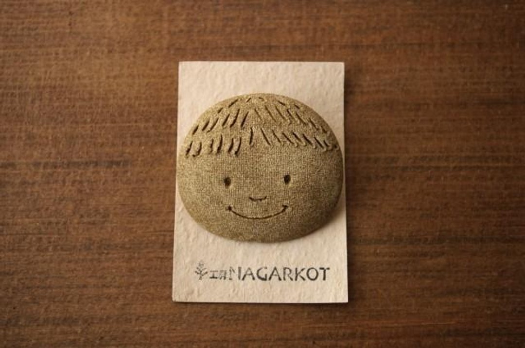 boy broach boy brooch - 胸针 - 其他材质 咖啡色