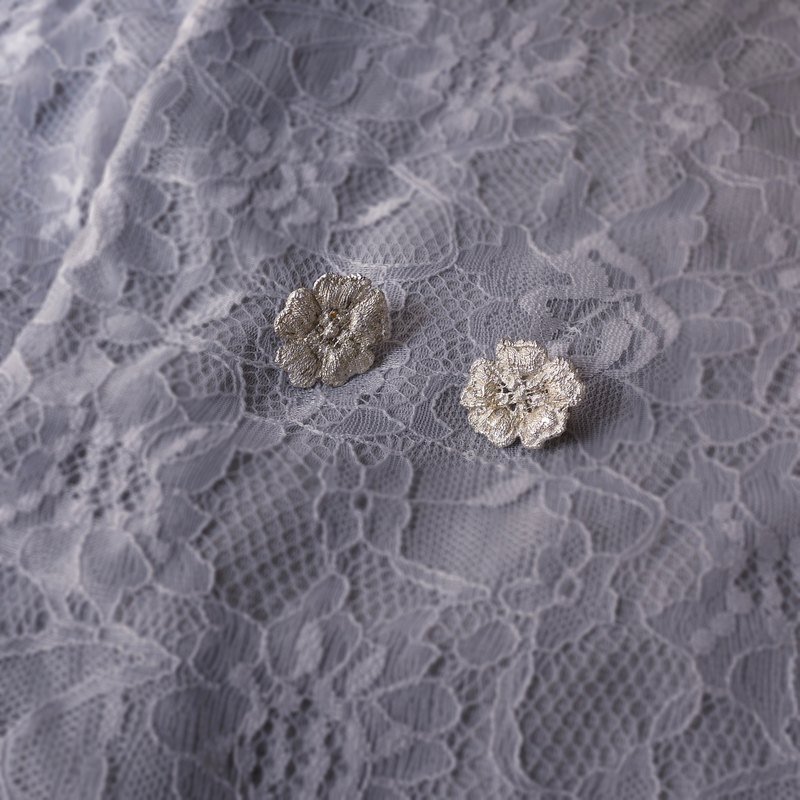 礼物_贵金属法式蕾丝花耳环925纯银Choccy - 耳环/耳夹 - 纯银 银色