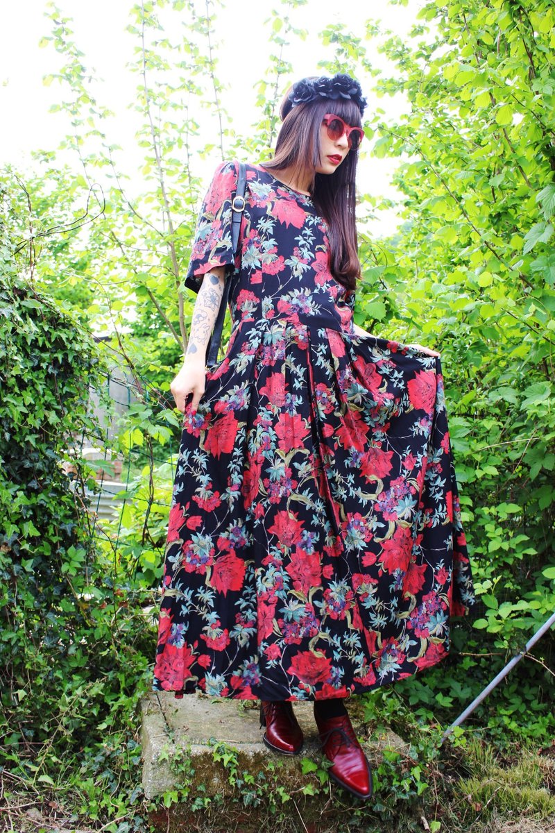 F931(Vintage)黑色底红色大花朵波浪裙摆短袖古着洋装 - 洋装/连衣裙 - 其他材质 黑色