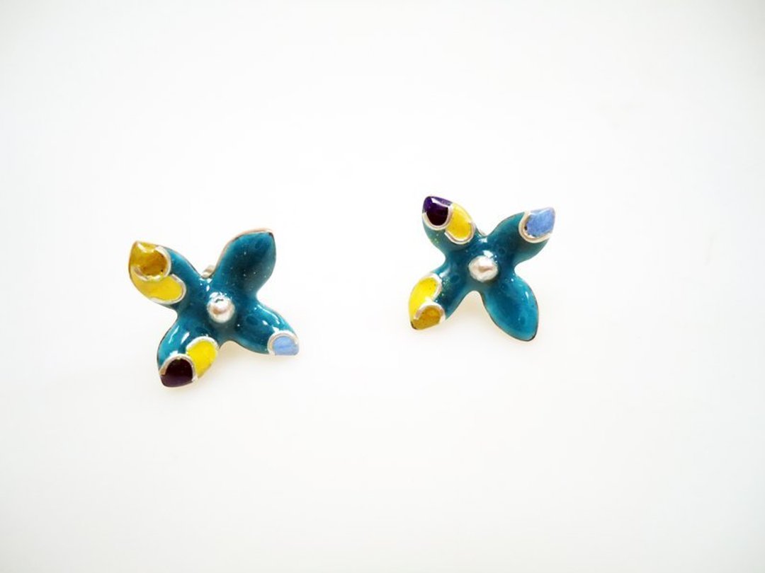 Flora Enameling Earrings花朵珐琅耳环(蓝) - 耳环/耳夹 - 其他金属 