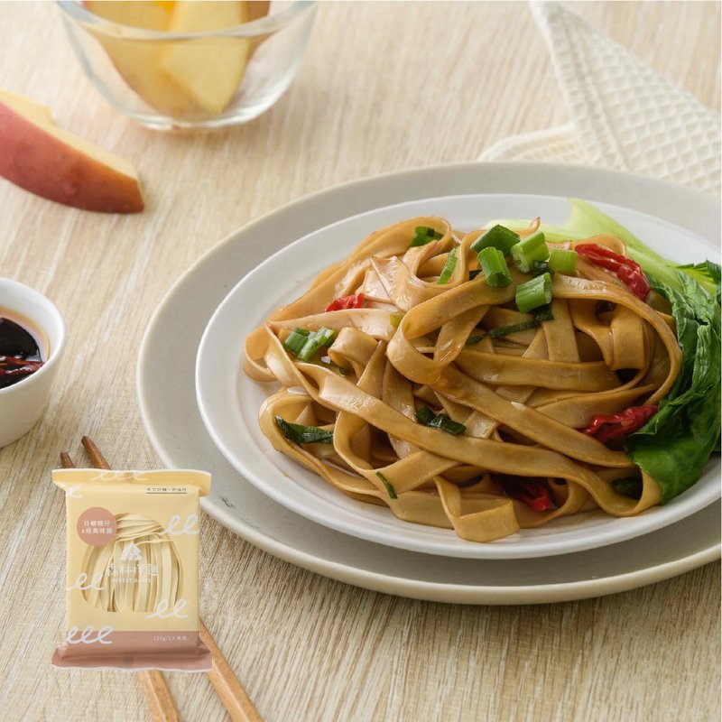 【 森林面食 】森林拌面 - 日晒粿仔(宽面)x经典麻辣(荤) 单包入 - 面/面线/米粉 - 新鲜食材 卡其色