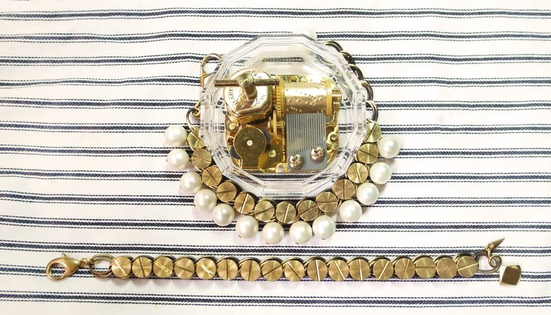 圓氐『心心相系』爱情印记铆钉珍珠手链(情人款女)  手工复古黄铜 - 手链/手环 - 其他金属 白色