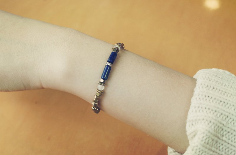 璀璨系列 - 湛蓝青金*Souphenir*天然石黄铜手链手环 - 手链/手环 - 其他金属 蓝色