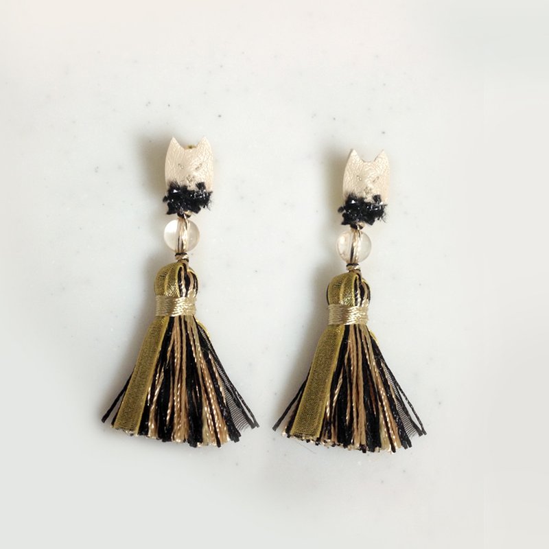 Nekotasserupiasu earrings gold [MTO] - 耳环/耳夹 - 绣线 金色