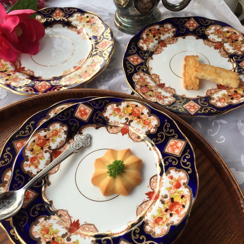 英國製 1930年代 Royal Albert 皇家艾伯特 傳家寶系列 手工描金與上色小點心盤  - 浅碟/小碟子 - 其他材质 蓝色