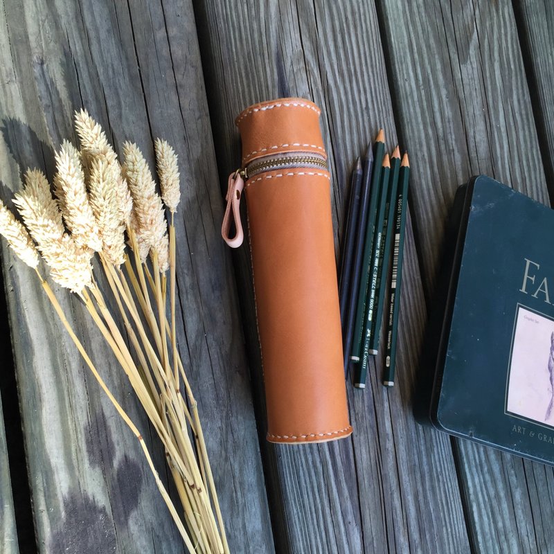 植鞣牛皮圆筒真皮笔袋－奶茶 - 铅笔盒/笔袋 - 真皮 卡其色