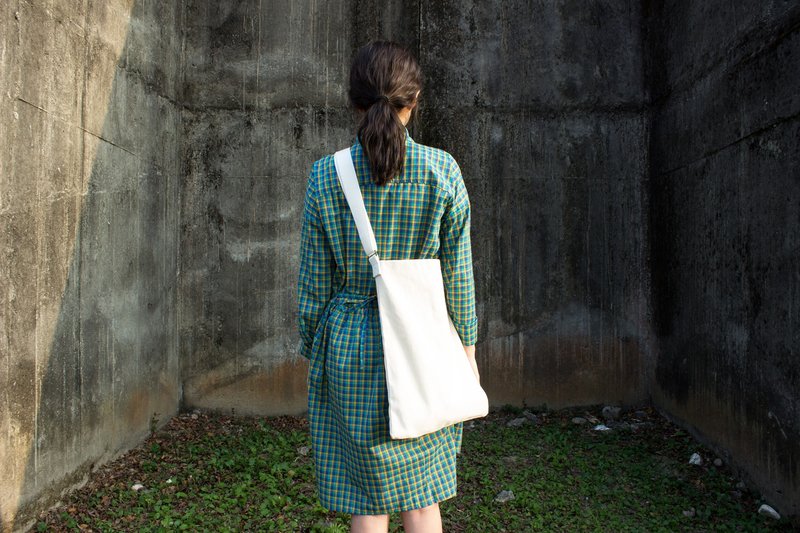 SU:MI said  Sober face 文青侧背包_4AF903 - 其他 - 其他材质 白色