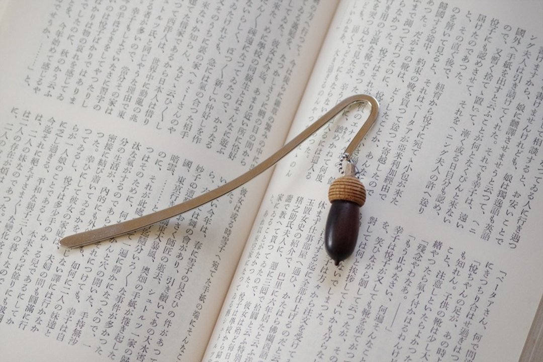 The bookmark with wooden acorn - one of a kind 002 - 书签 - 木头 黑色