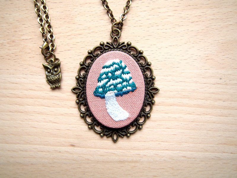 §湖水绿蘑菇§ 手工刺绣项链 - 项链 - 绣线 粉红色