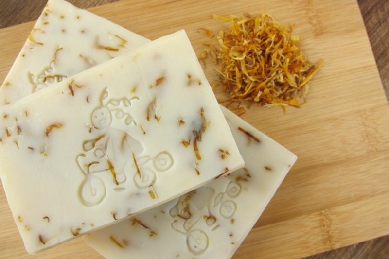 爆炸头小孩-handmade soap 金盏花平衡修护皂 (金盏花浸泡油) ‘皂。手工皂 せっけん’カレンデュラ石鹸 - 香薰/精油/线香 - 其他材质 红色