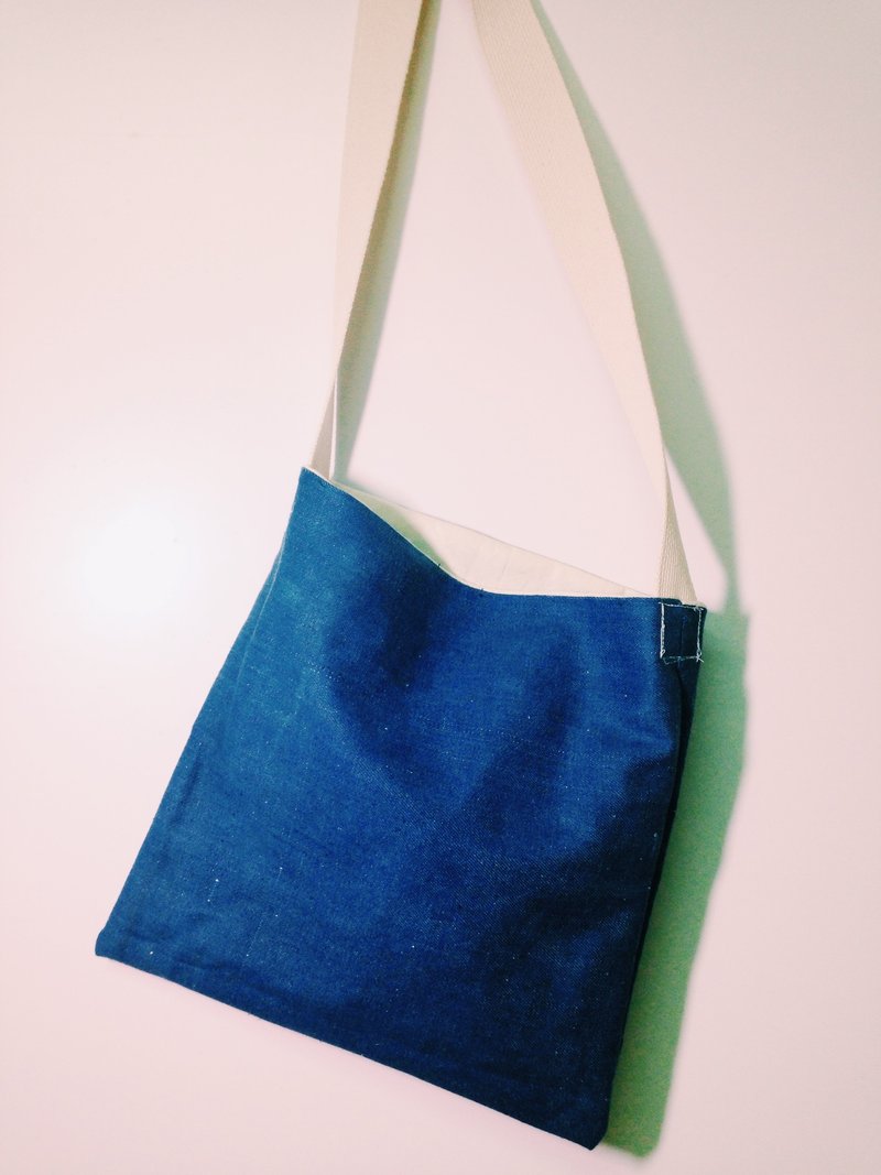 方方正正的帆布包 - 侧背包/斜挎包 - 其他材质 蓝色