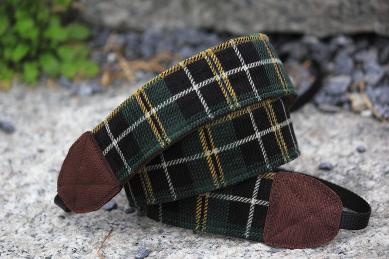 Pu．Leimi日系手作 日本进口布料手作相机带/单眼相机背带/双孔式相机适用 墨绿色学院格纹(布料已绝版,商品限量最后1件) - 证件套/卡套 - 其他材质 绿色