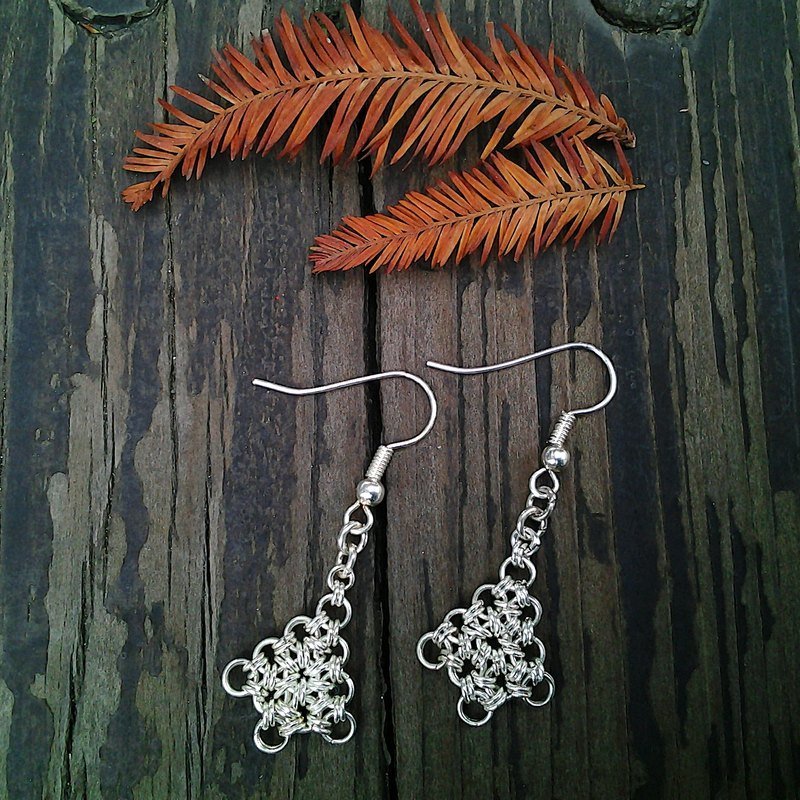 Muse 镮镮相扣圣诞礼物圣诞树银色耳环 - 耳环/耳夹 - 其他金属 灰色