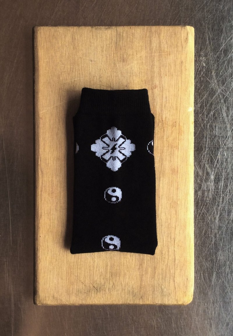 Provocateur /// 煽动者 [太极闪电] 袜子 - 袜子 - 棉．麻 黑色