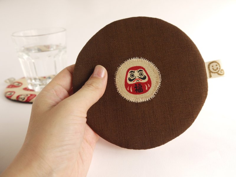 不倒翁福神 圆形双面杯垫 - 焦糖褐 - 杯垫 - 其他材质 卡其色