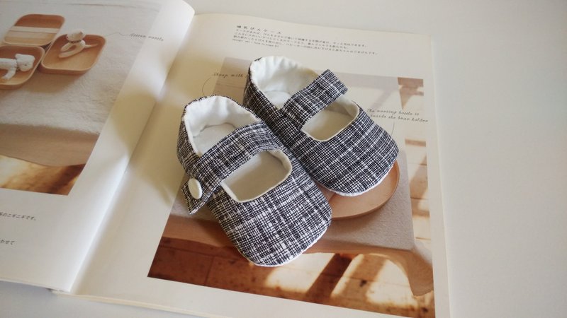 时尚灰线条婴儿鞋 宝宝鞋 鞋长11/12厘米 - 婴儿鞋 - 其他材质 灰色