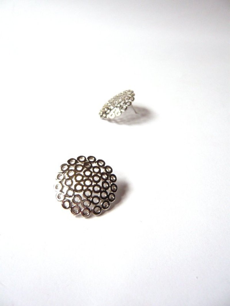 缕空银花耳环~中国风也时尚 - 耳环/耳夹 - 其他金属 灰色