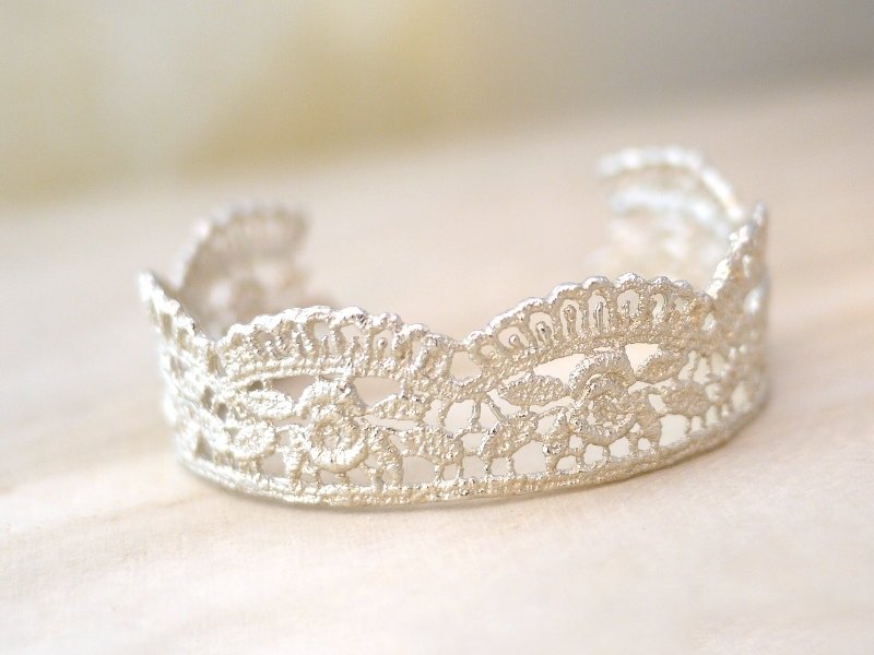 【金＊夏琳 · 饰品】 小玫瑰蕾丝手镯 纯银 - 手链/手环 - 其他金属 