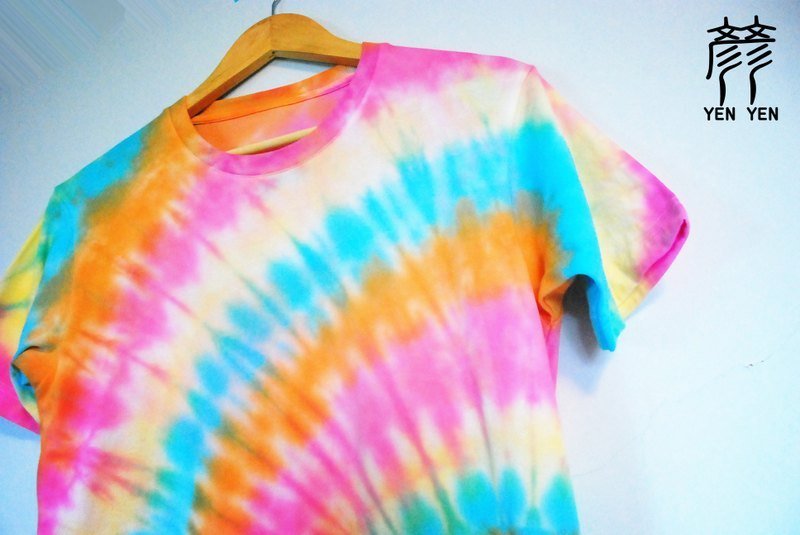 彦彦手染 - Yen Yen 横条纹渲染衣 短袖。 T恤。嬉皮。 - 女装 T 恤 - 棉．麻 多色