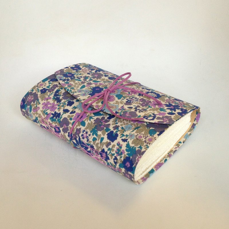 REISEN / [ 碎花系列 ] 蓝紫花 -手工笔记本/A5 - 笔记本/手帐 - 纸 紫色