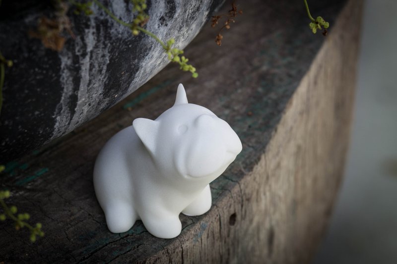 顾家斗牛犬-狗狗造型石雕 - 摆饰 - 石头 白色