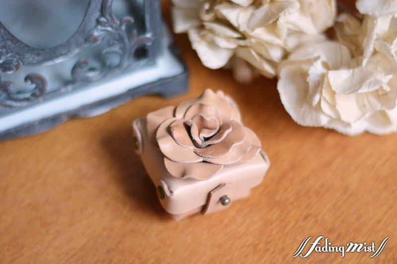 Fading Mist 植鞣牛皮革玫瑰戒指盒 - 戒指 - 真皮 粉红色