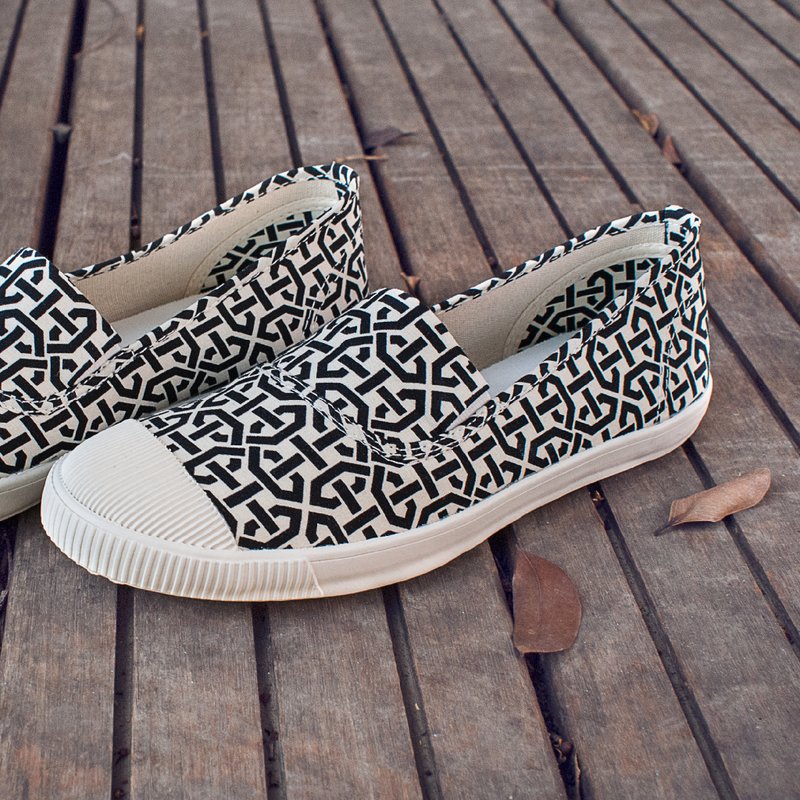 【绝版预购】日式花布鞋/帆布鞋/娃娃鞋/黑白窗花 - 女款休闲鞋 - 其他材质 黑色