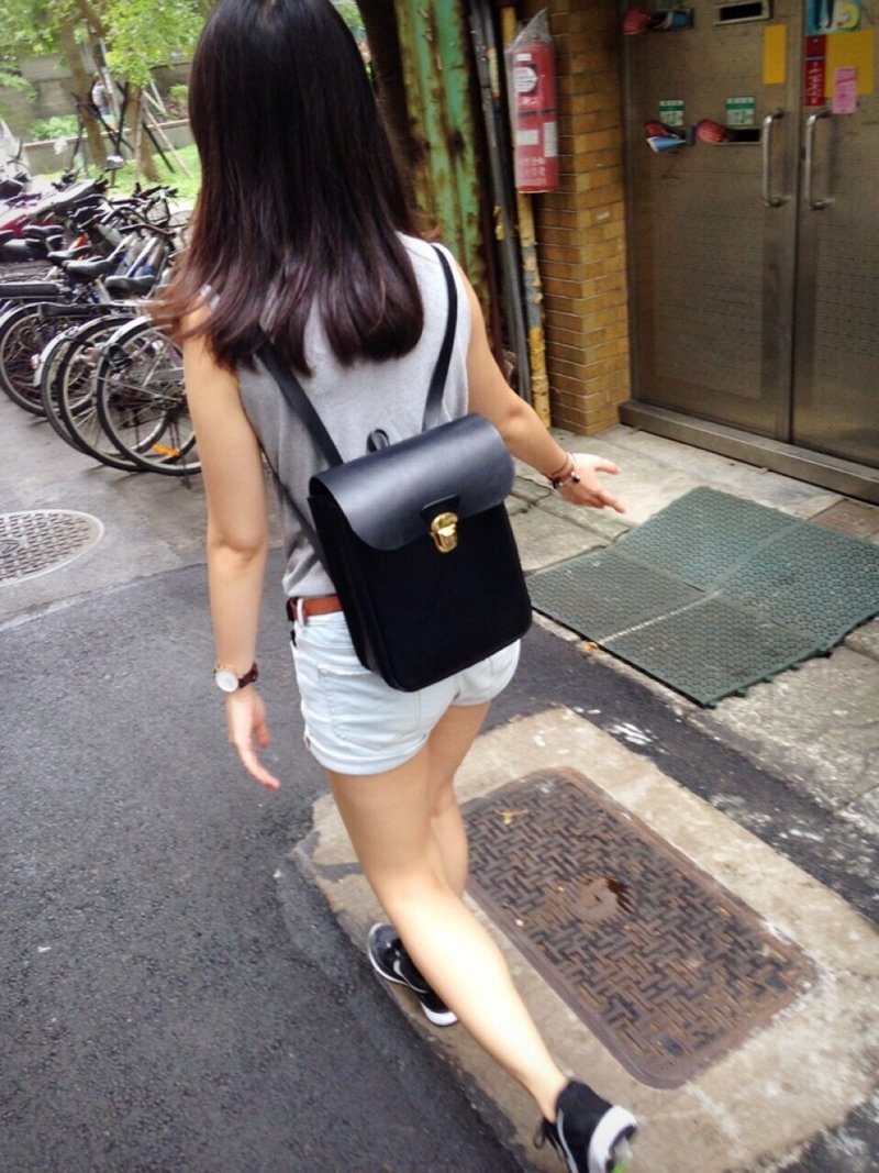 好学生 植鞣革牛皮后背包 - 后背包/双肩包 - 真皮 黑色