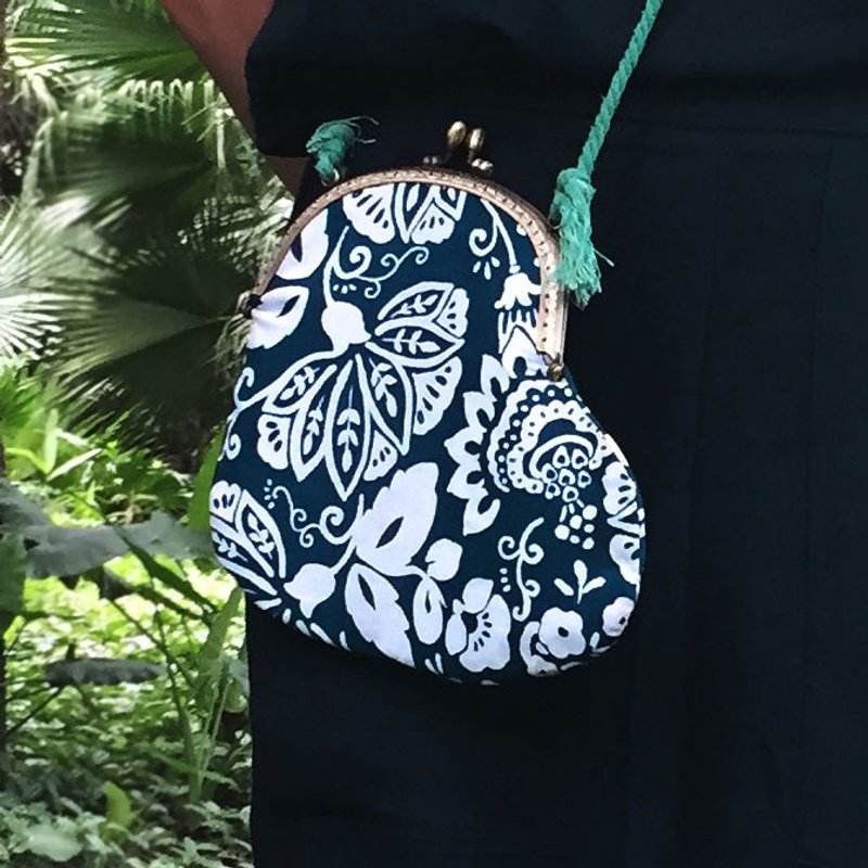 放学后手作坊 青花瓷怪形口金包 蓝白风格 中国风 斜挎棉布包 - 侧背包/斜挎包 - 其他材质 蓝色