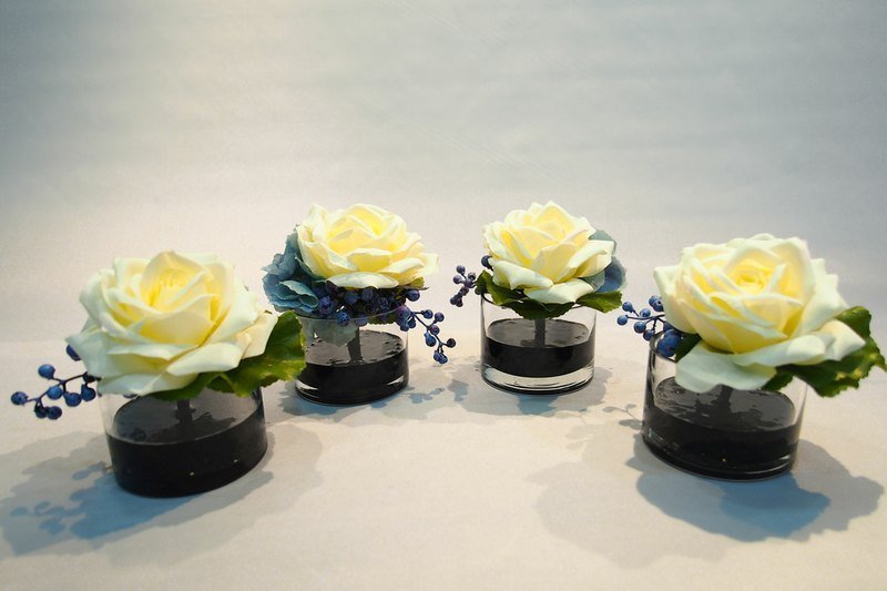 【假水人造花艺】-圆玻璃白玫瑰花饰 - 植栽/盆栽 - 其他材质 白色