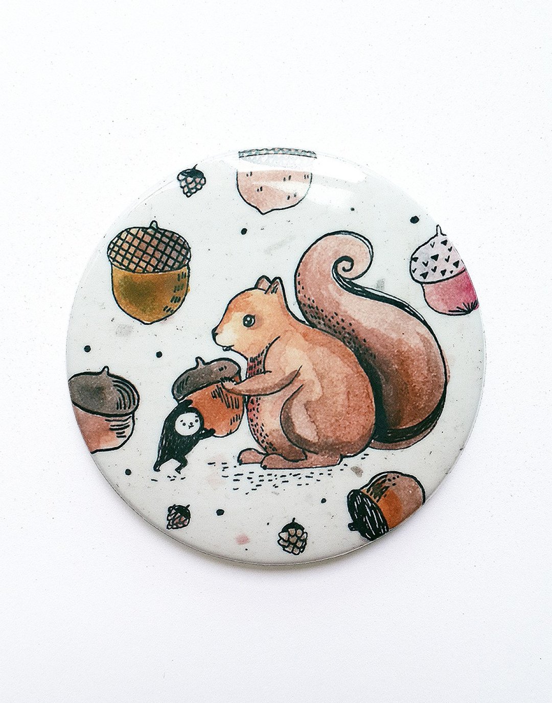 猫王不讨喜 彩色插画大徽章／森林里的栗子松鼠／58mm／棕 - 徽章/别针 - 塑料 咖啡色