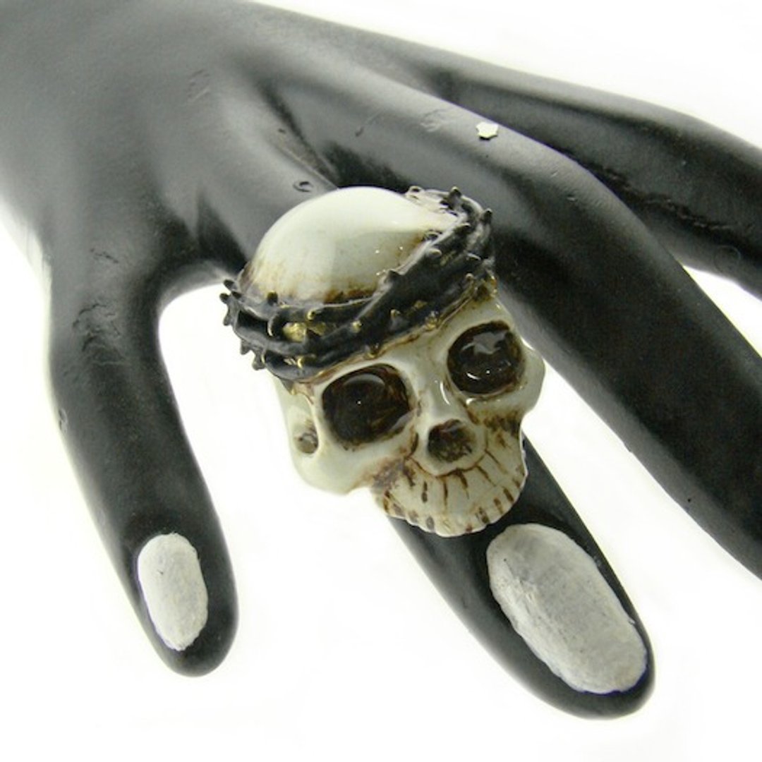 Realistic Skull with thorn crown ring in brass with painting enamel ,Rocker jewelry ,Skull jewelry,Biker jewelry - 戒指 - 其他金属 