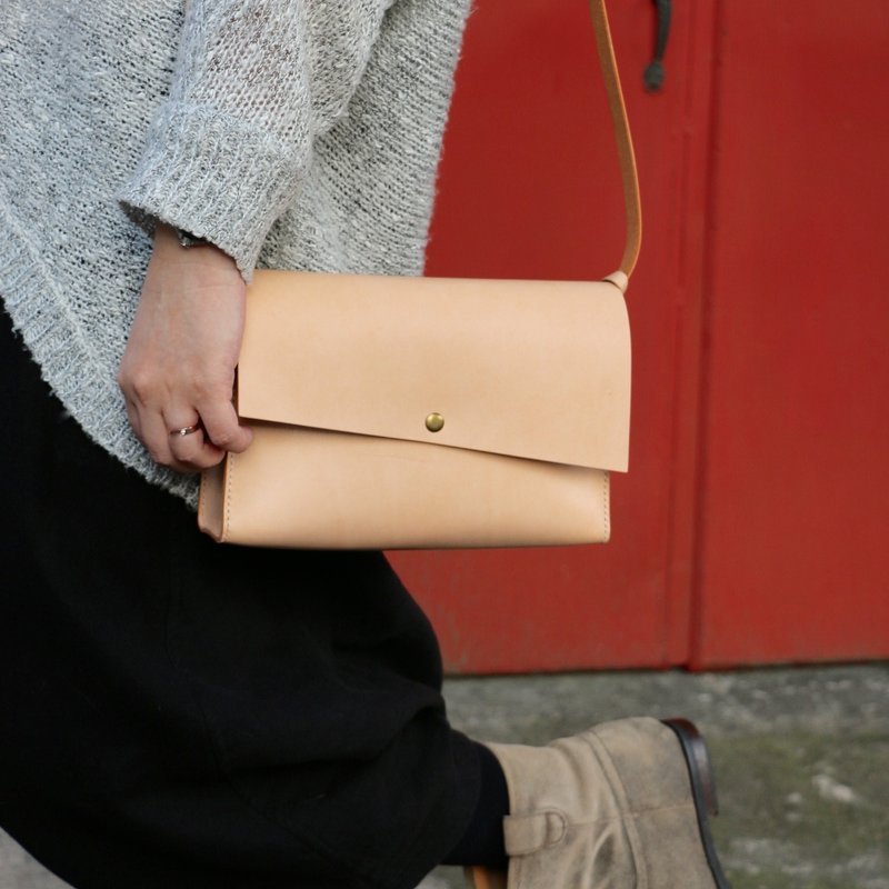 【手感系列】手工缝制真皮 背带两用小方包 原色款 L号 - 侧背包/斜挎包 - 真皮 卡其色