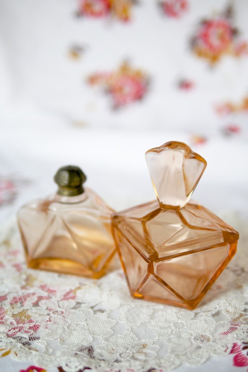 桃色玻璃梳妆组 {Vintage / 复古}*** 此商品已经为 Katrina Angela KIZZ 保留，请勿下单 *** - 收纳用品 - 其他材质 粉红色