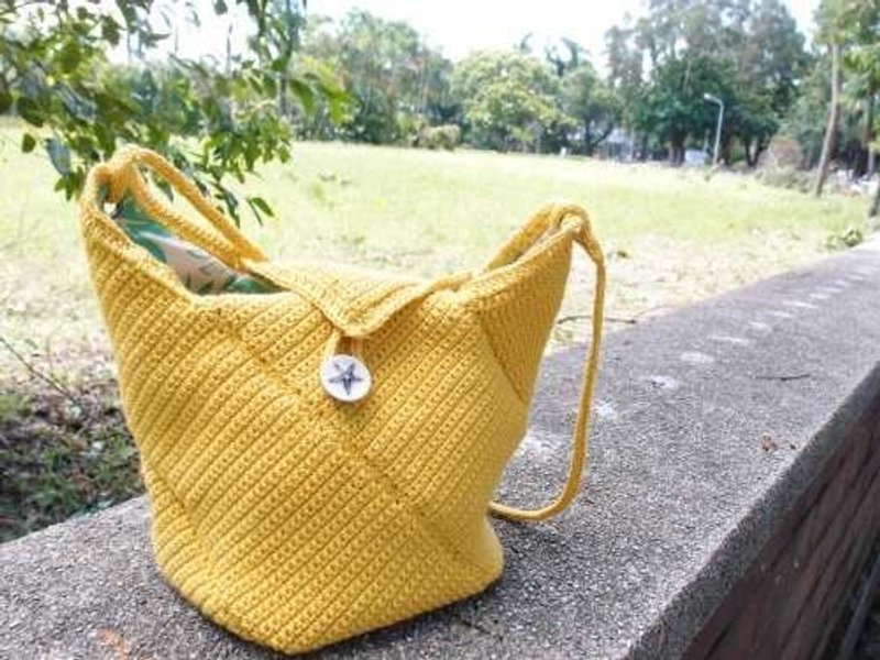 金芒海星扣水桶包 手工编织 水肩包 苎麻 - 侧背包/斜挎包 - 其他材质 黄色