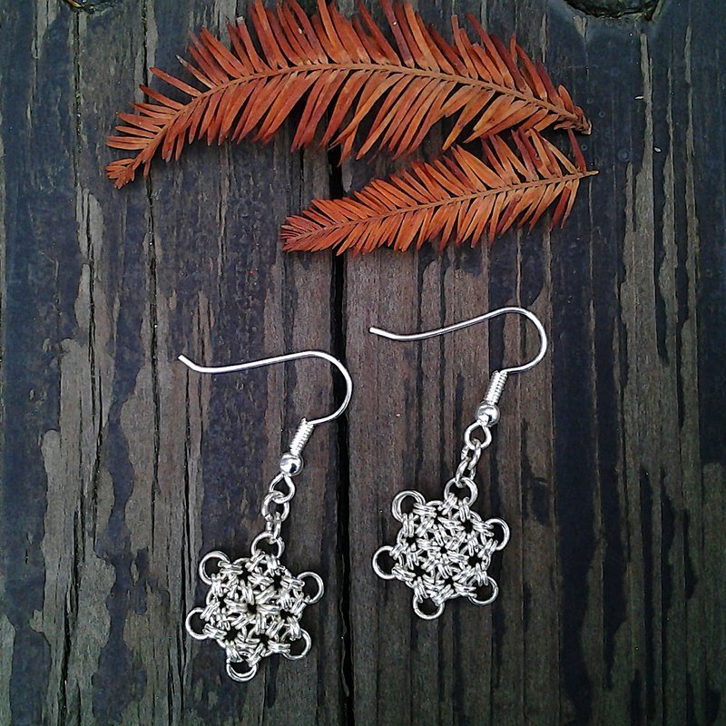 Muse 镮镮相扣X’mas圣诞礼物雪花银色耳环 - 耳环/耳夹 - 其他金属 灰色