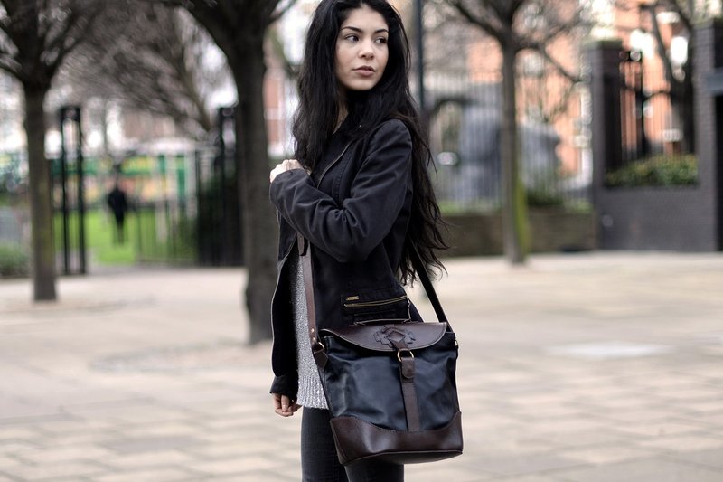 Lucile 牛皮肩背包 黑 - 侧背包/斜挎包 - 真皮 黑色