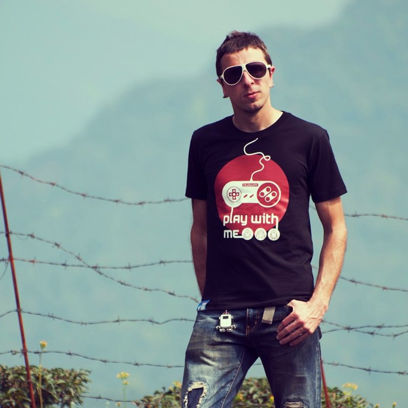【买一送一】Play with me 游戏机 机器人 T恤 黑色 男 / 女 - 男装上衣/T 恤 - 棉．麻 黑色