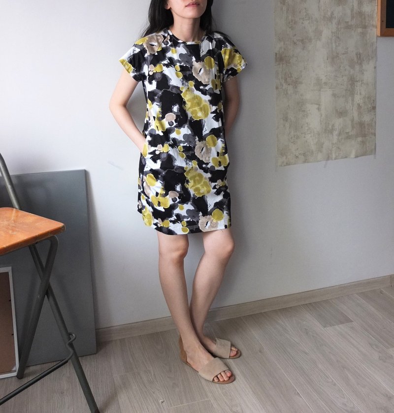 棒球袖黑粉抽象印花洋装 - 洋装/连衣裙 - 其他材质 