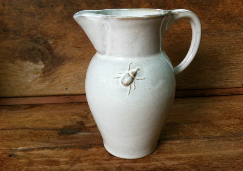 Yarnnakarn手工瓷器系列/  昆虫牛奶壶/水壶/花器 S - 厨房用具 - 其他材质 白色