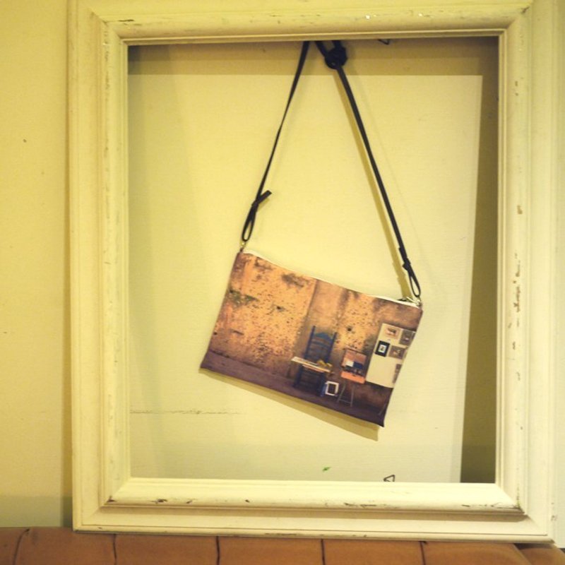 【好好去旅行】旅行随身小包包【巧遇 艺术家】 - 侧背包/斜挎包 - 其他人造纤维 咖啡色