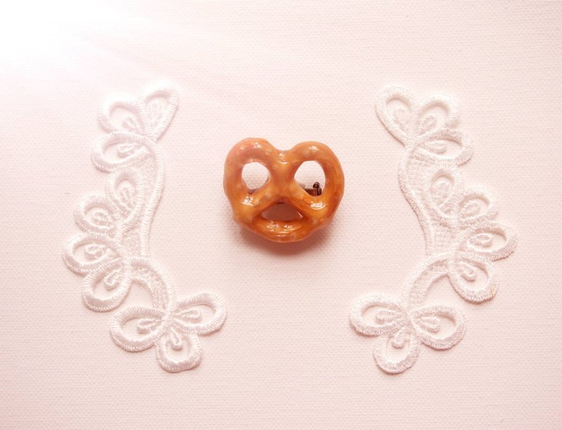 Tammy St. 糖心饼干系列 可口美味甜甜圈 襟针 - 胸针 - 新鲜食材 咖啡色