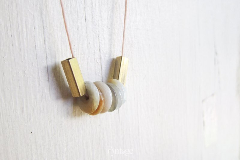 [Fyntage] 古玉盘现代极简长项炼 天然石/黄铜 - 项链 - 其他材质 金色