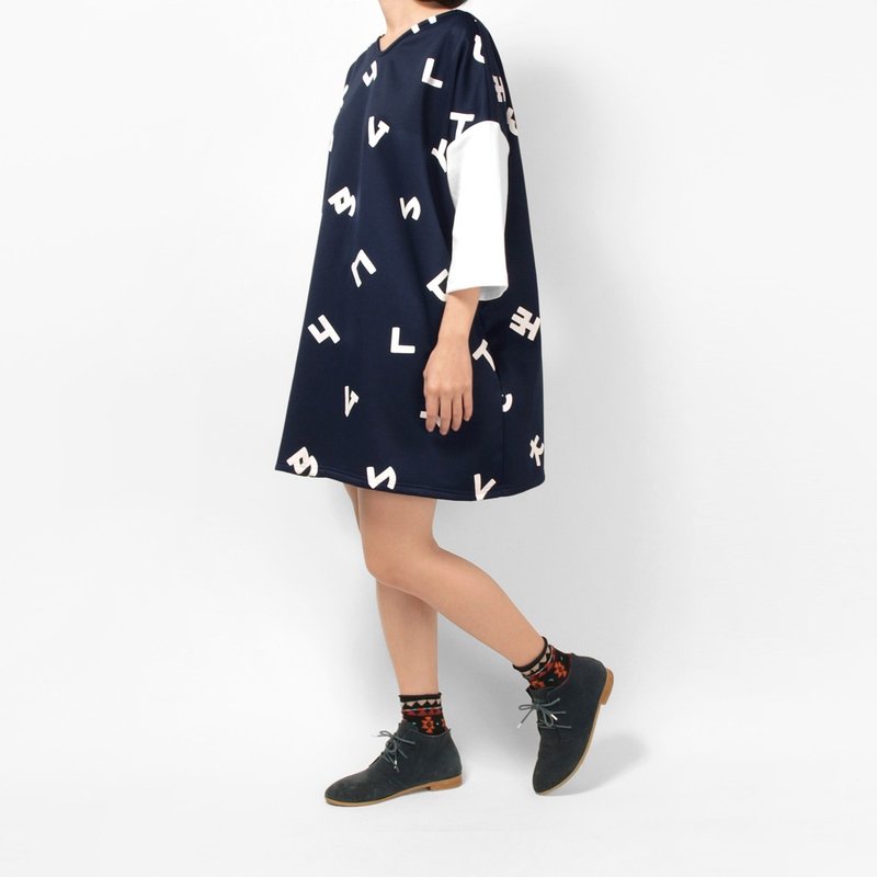 【HEYSUN】台湾人的秘密字/注音符号 / 宽松剪裁太空棉拼接刷毛两面穿长版洋装 - 洋装/连衣裙 - 其他材质 蓝色